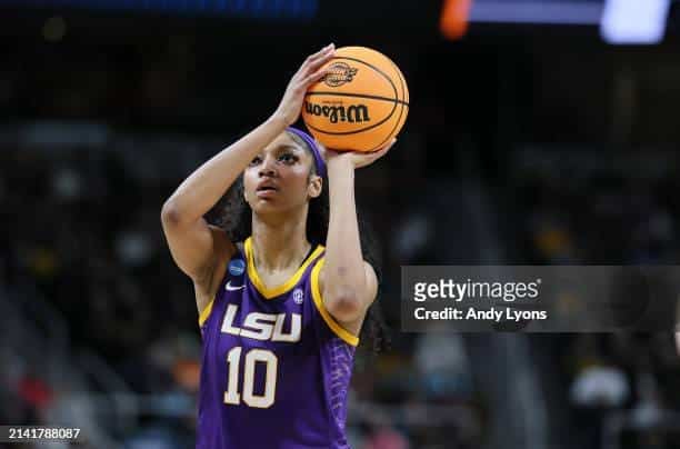 chicago-sky-angel-reese-makes-wnba-history