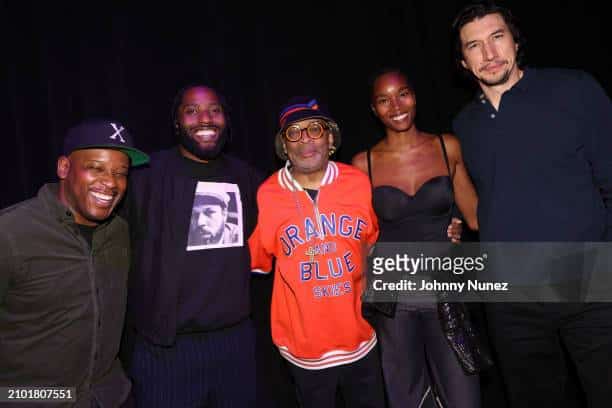 Spike Lee, all dressed up in the unique colors of the Knicks, and his entourage try to push their favorite N.Y. team back to the promised land of the NBA Finals.