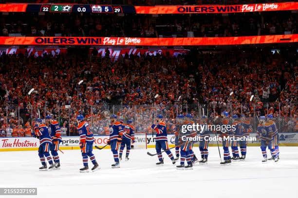 Oilers celebrate Game 4 win against the Dallas Stars in WCF