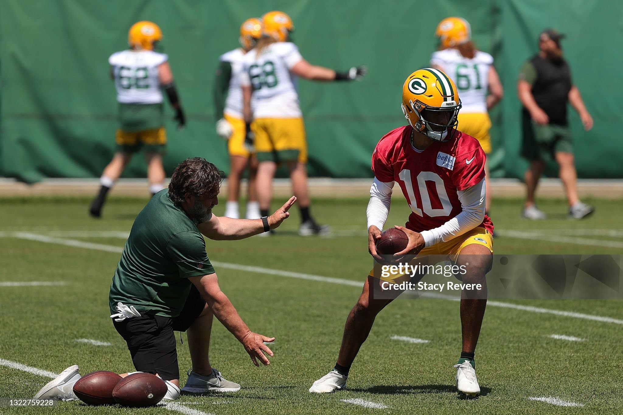 Jordan Love practices with the Green Bay Packers