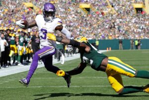 The Vikings held on to beat the Packers.