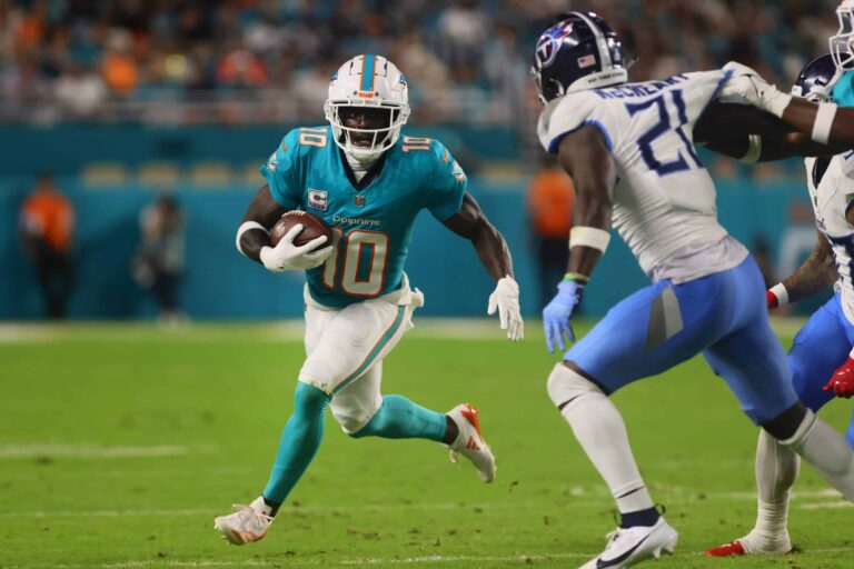 miami dolphins wide receiver tyreek hill