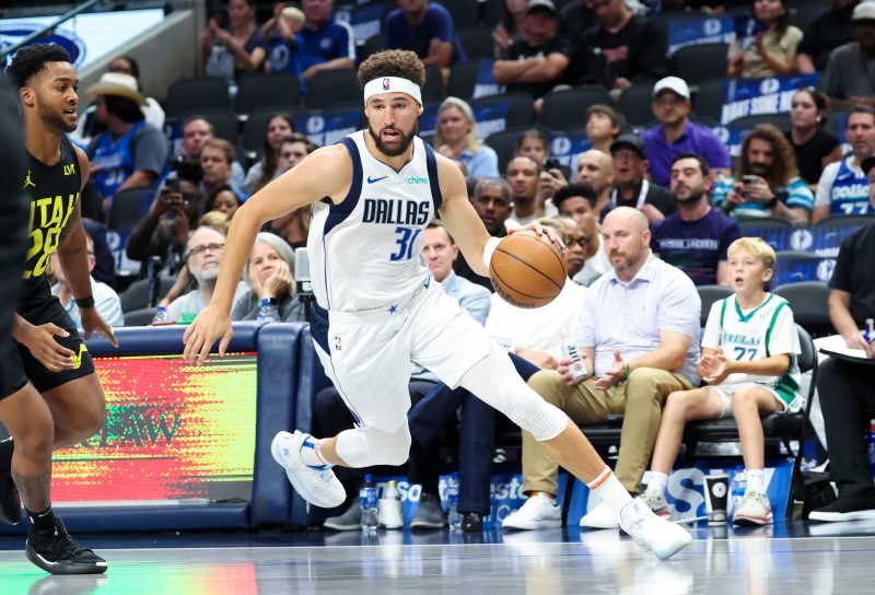 Klay Thompson wearing the number of Jason Terry Dallas Mavericks