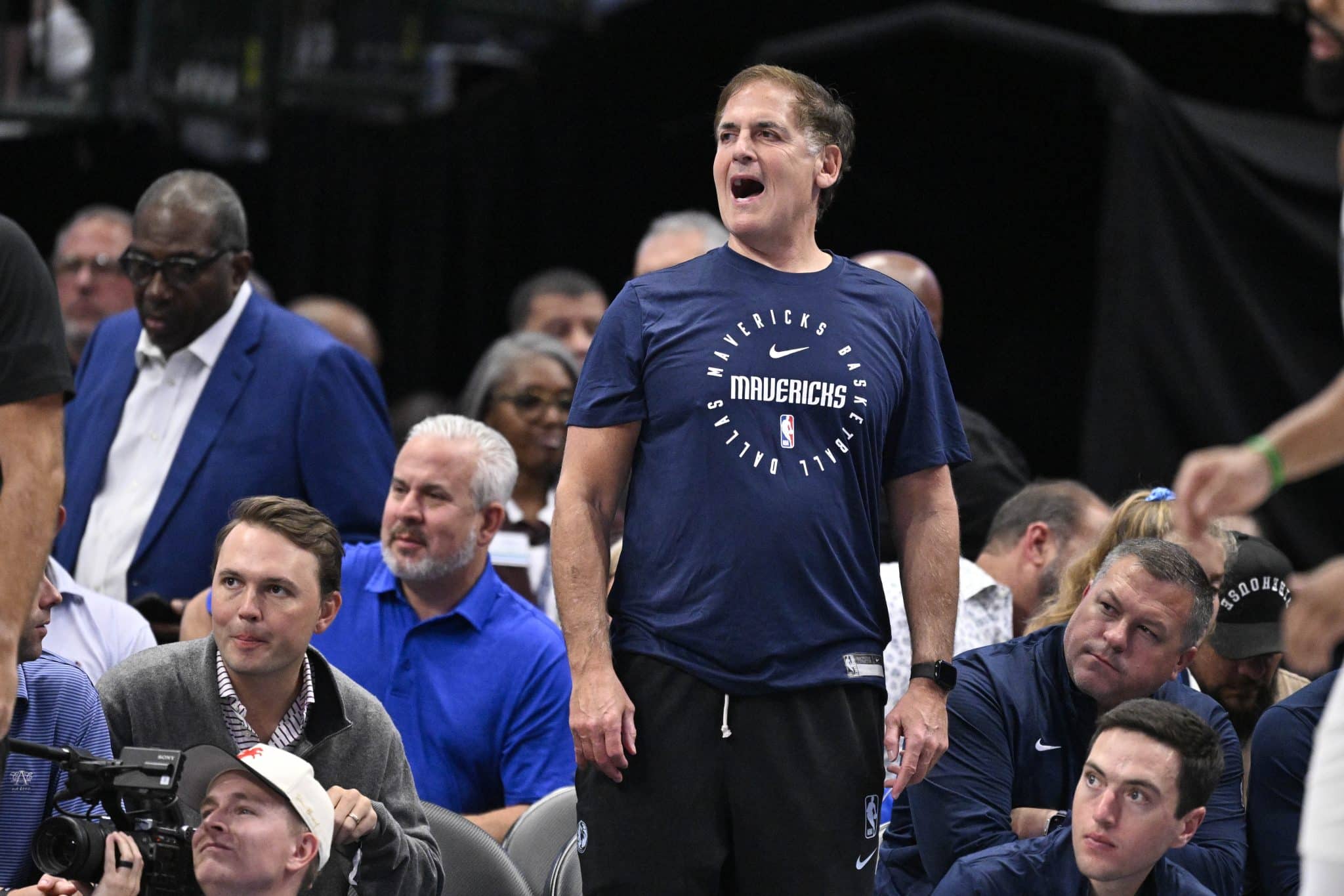 Mark Cuban came to the defense of Jerry Jones.