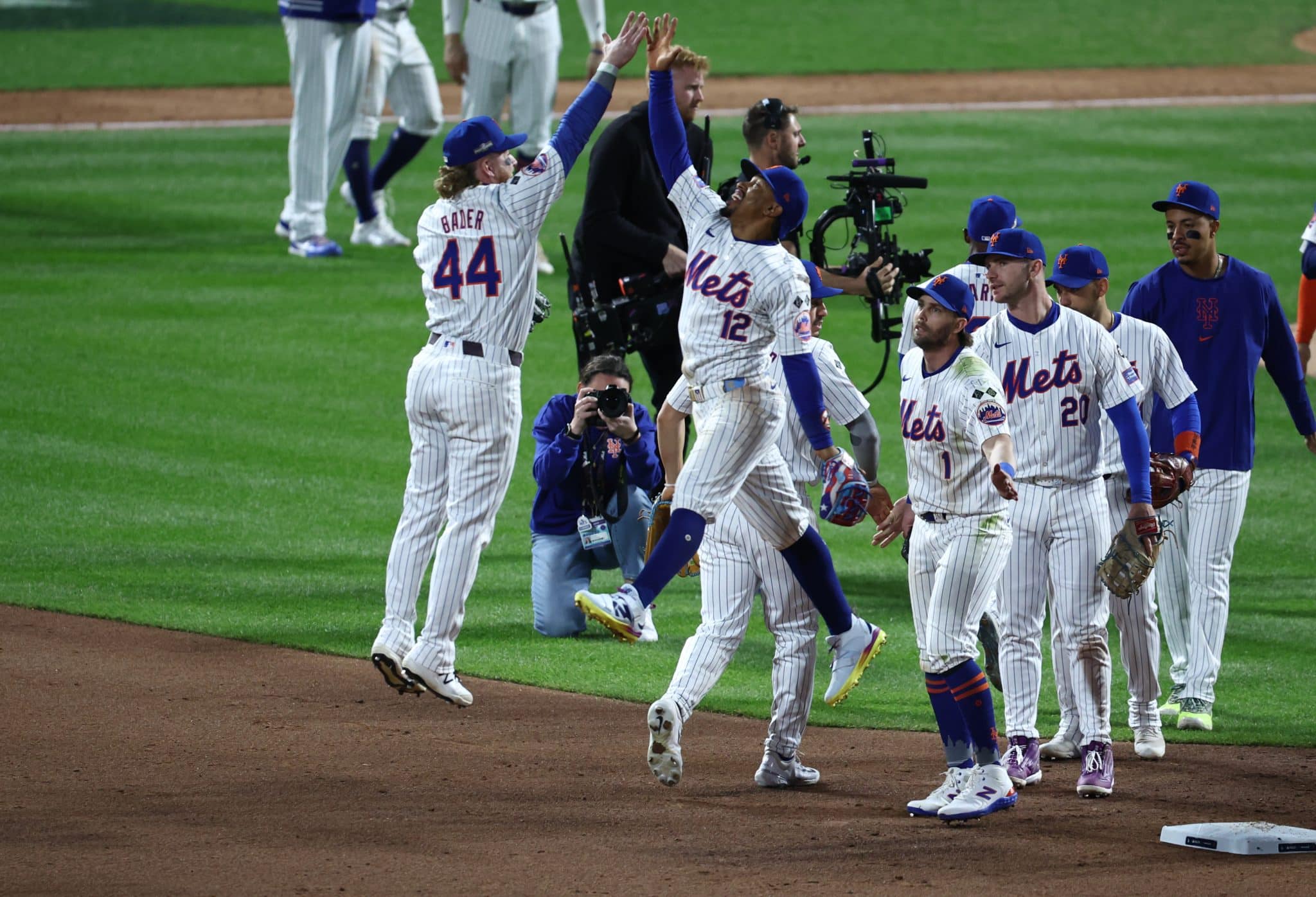 The New York Mets won Game 5 to extend the NLCS.