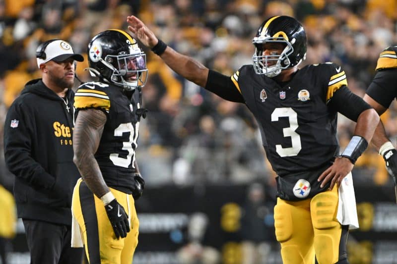 The Pittsburgh Steelers look to defeat the New York Giants tonight.