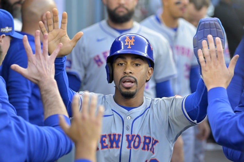 The New York Mets have two finalists for prestigious awards.