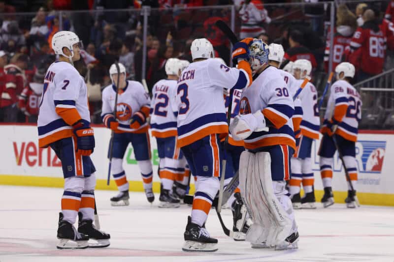 The Florida Panthers visit the New York Islanders in what will be a tough game.