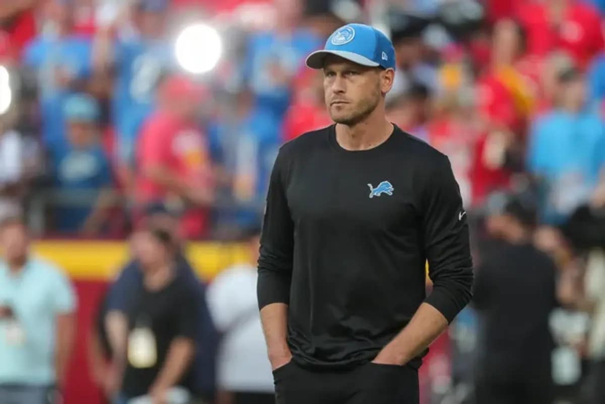 Detroit Lions offensivo coordinator Ben Johnson watches warm up ahead of the season opener against the Kansas City Chuels at Arrowhead Stadium in Kansas City, Mo on Thursday, Sept. 7, 2023 Juntu Han, Detroit Free Press chicago bears