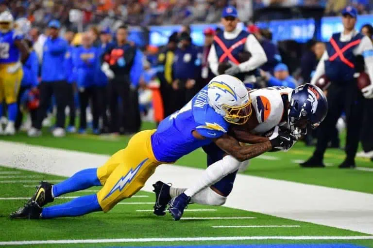 Kansas City Chiefs sign Kristian Fulton