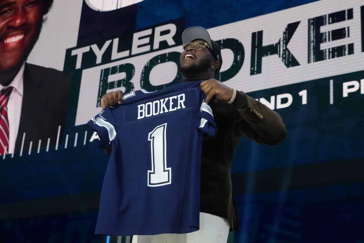 Dallas Cowboys sign Tyler Booker