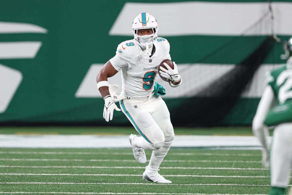 Pittsburgh Steelers Trade for Jonnu Smith Ahead of 2025 NFL Season