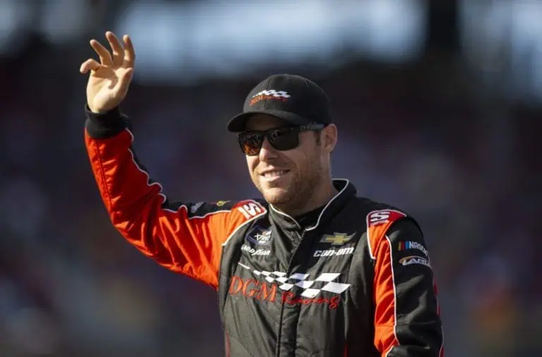 Alex Labbé Captures E3 Spark Plugs Pole Award at Autodrome Montmagny