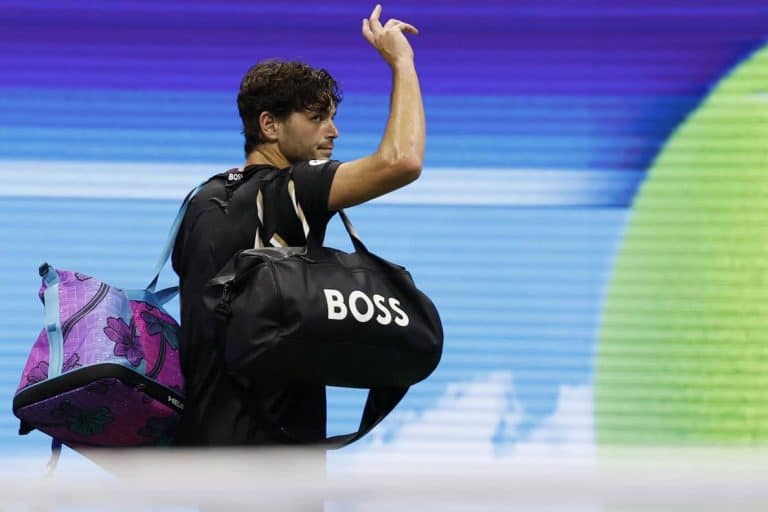 Taylor Fritz’s Upside-Down Headband Fiasco: When Sponsor Logos Go Rogue at the US Open
