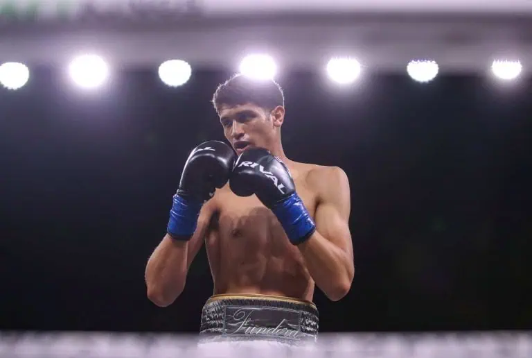 Sebastian Fundora faces Brian Mendoza during their interim WBC world super welterweight title fight. Image by: Andy Abeyta/The Desert Sun / USA TODAY NETWORK