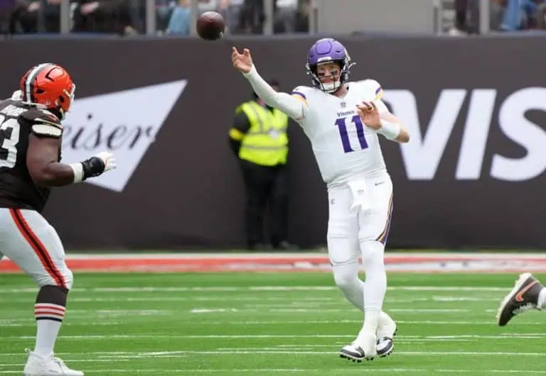 Minnesota Vikings Quarterback Carson Wentz Leaves Game With Apparent Injury