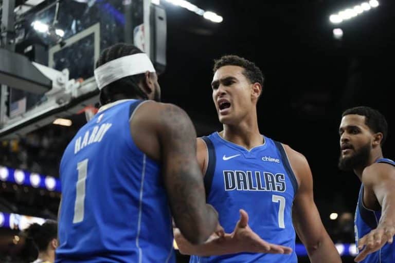 Dallas Mavericks Use Second Half Surge To Defeat Los Angeles Lakers