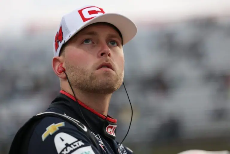 William Byron Shoves Ryan Blaney Aside to Steal Martinsville Win and Championship 4 Spot