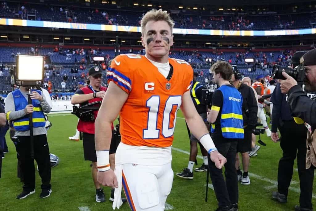 Denver Broncos Demolish the Dallas Cowboys 44-24 To Move To 6-2