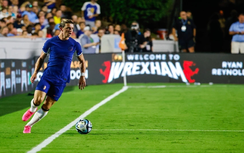 Gallagher running down the wing