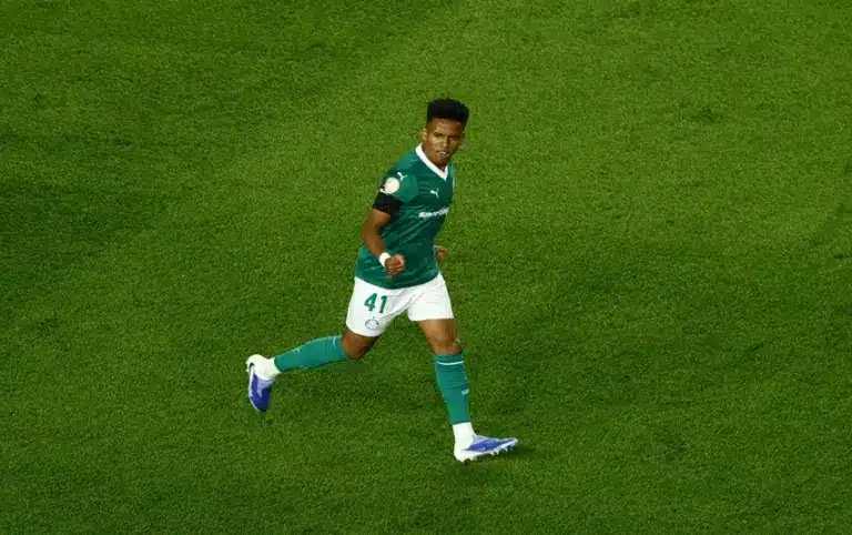 Estevao in Tears: How a Devastating Injury Compounded Chelsea’s Nightmare Against Manchester United