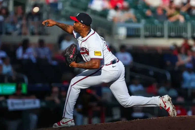 Raisel Iglesias is returning to the Atlanta Braves.