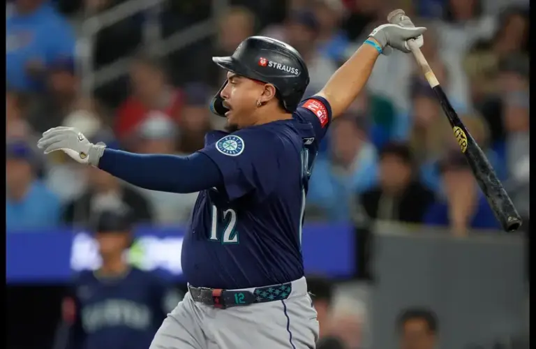 Seattle Mariners first baseman Josh Naylor swinging the bat