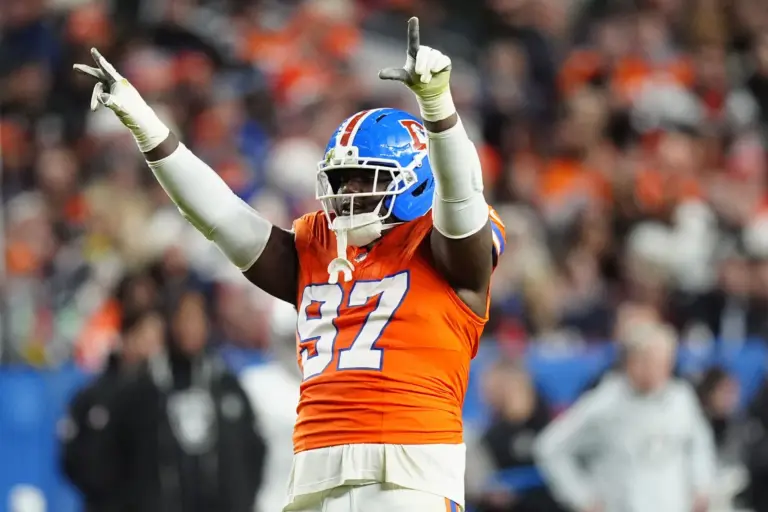 Denver Broncos signed Roach