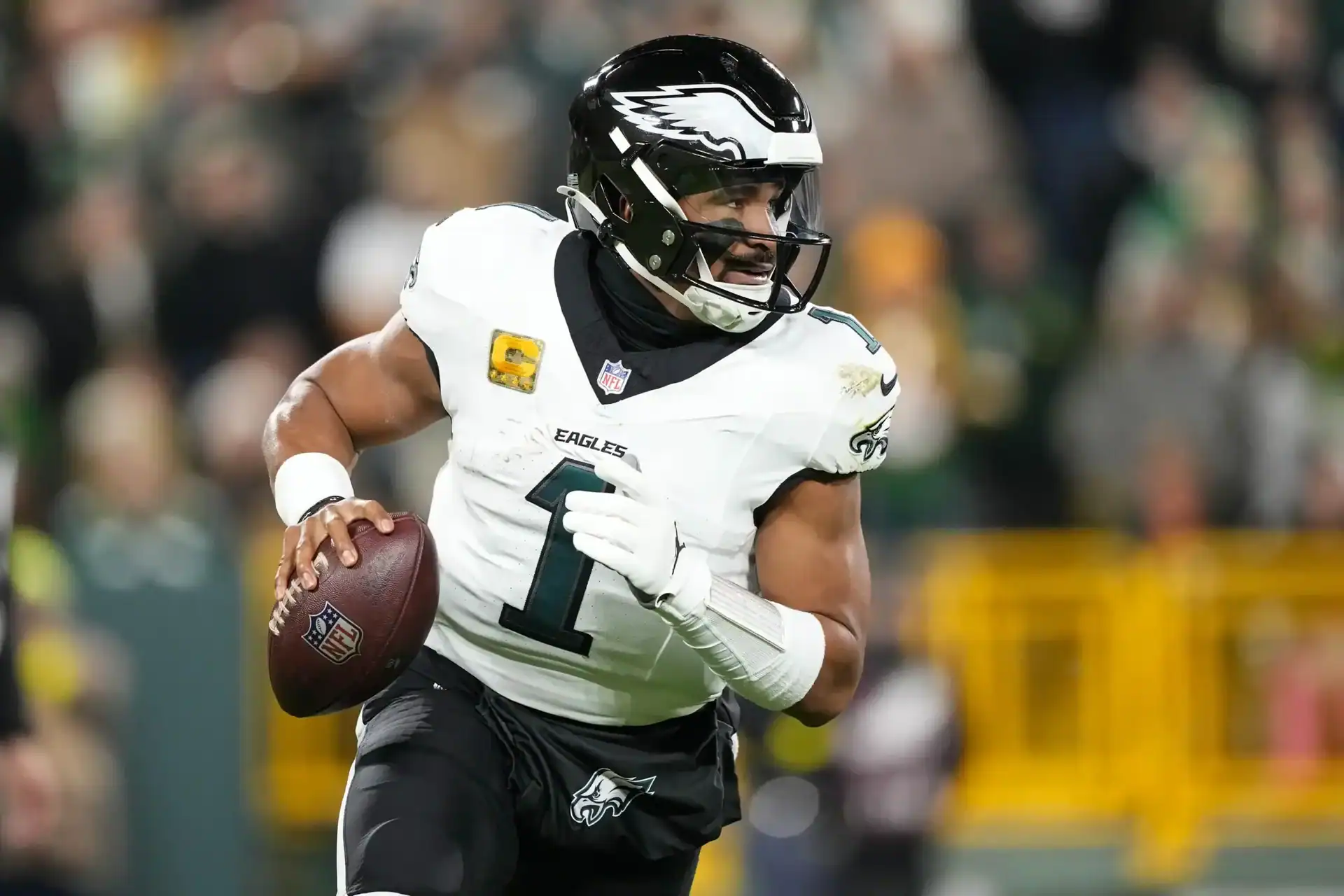 Eagles Jalen Hurts scrambles against Green Bay Packers