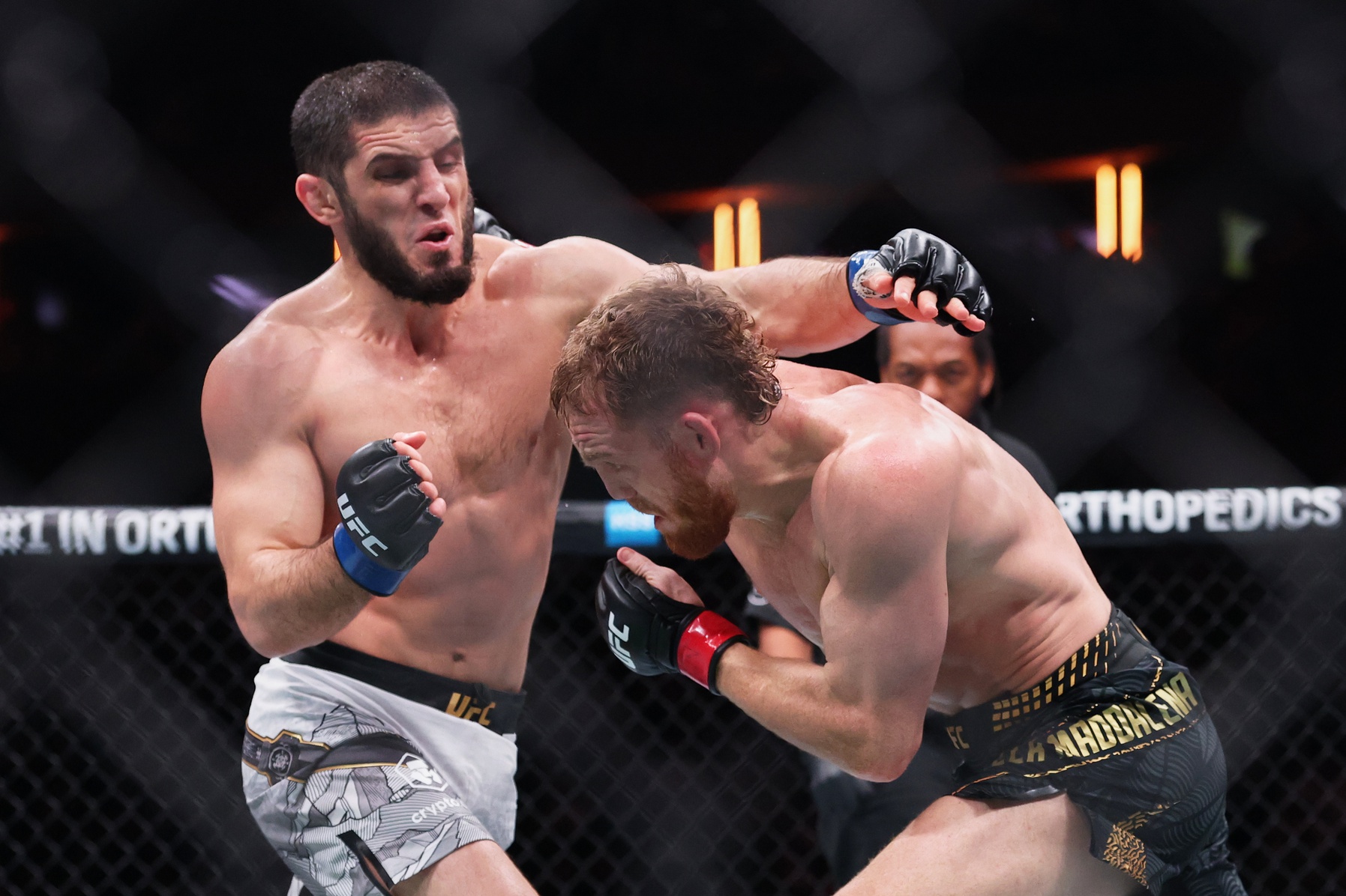 Islam Makhachev fights Jack Della Maddalena for the welterweight championship at UFC 322 at Madison Square Garden. Image by: Ed Mulholland-Imagn Images