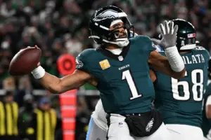 Jalen Hurts throwing a pass vs Detroit Lions