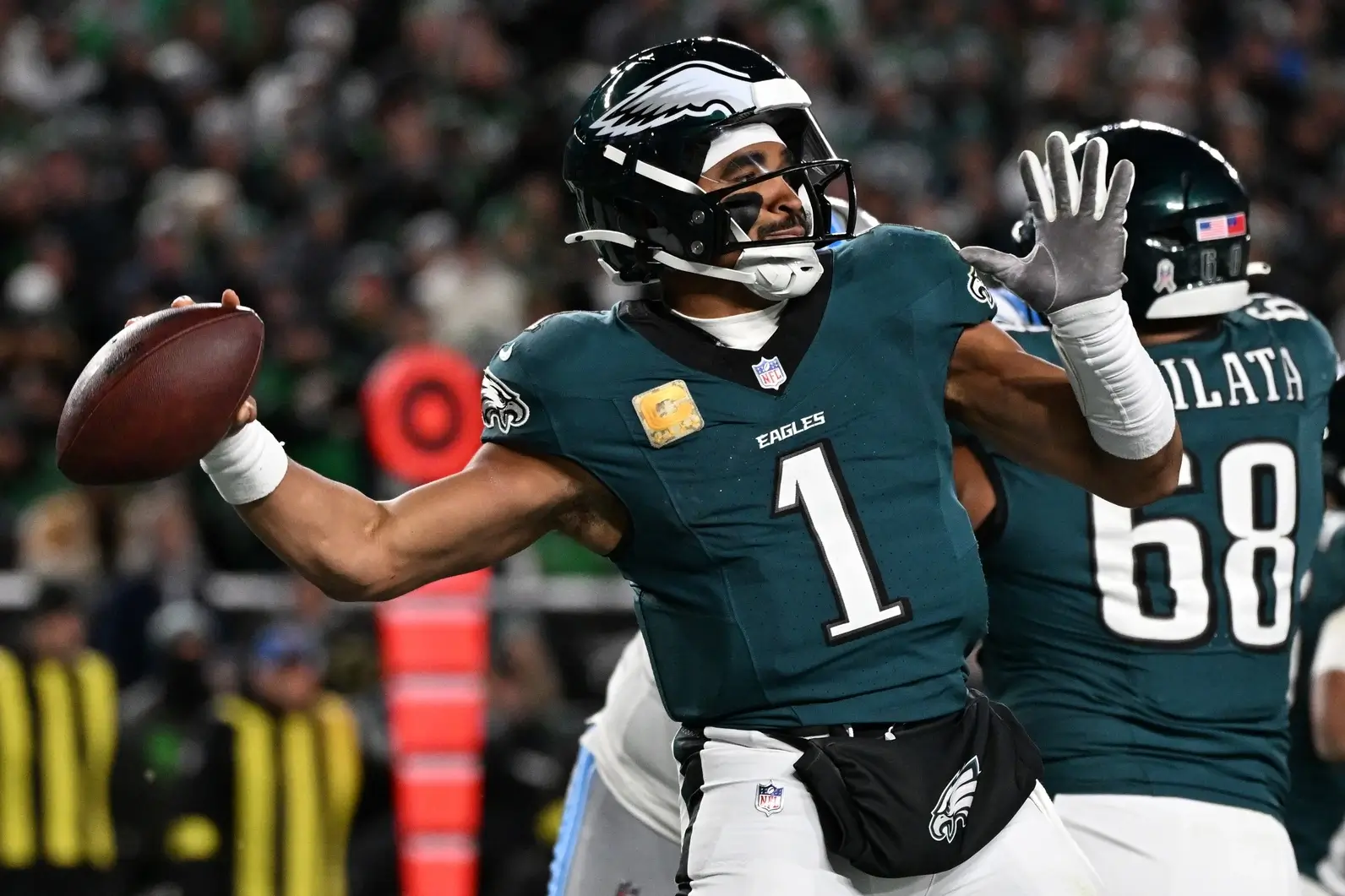 Jalen Hurts throwing a pass vs Detroit Lions