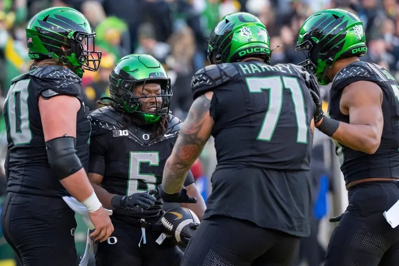 The Oregon Ducks dismantled the USC Trojans on Saturday to climb the AP Poll.