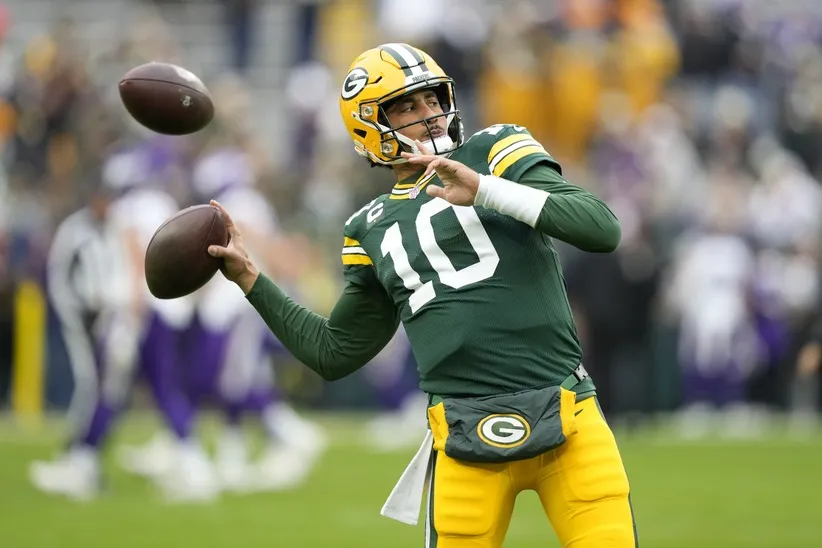 Jordan Love playing hurt against Vikings.