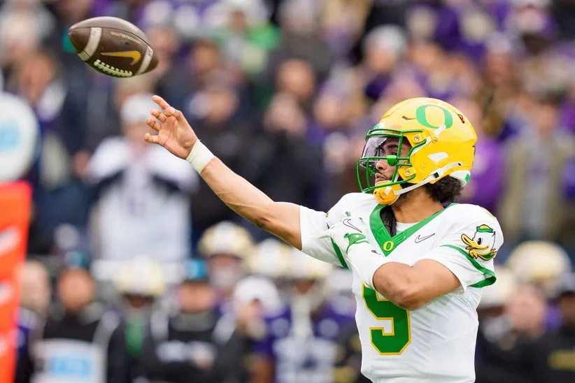 Oregon Ducks beat Washington Huskies.