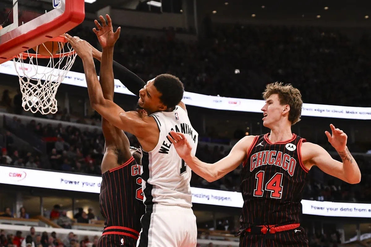 San Antonio Spurs forward Victor Wembanyama (1) shoots against Chicago Bulls forward Jalen Smith (25) and forward Matas Buzelis (14) during the second half at the United Center.