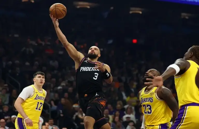 Phoenix Suns forward Dillon Brooks (3) against the Los Angeles Lakers in the first half at Mortgage Matchup Center.