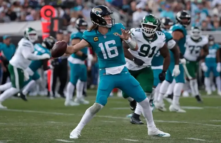 Jacksonville Jaguars quarterback Trevor Lawrence (16) throws the ball during the third quarter against the New York Jets at EverBank Stadium.