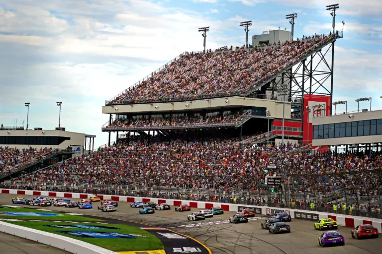 VIR; Aug 14, 2022; Richmond, Virginia, USA; The field crosses the start/finish line during a restart during the Federated Auto Part 400 at Richmond International Raceway.