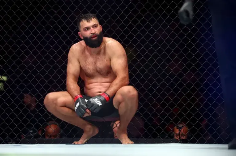 Amdrei Arlovski brawls backstage.