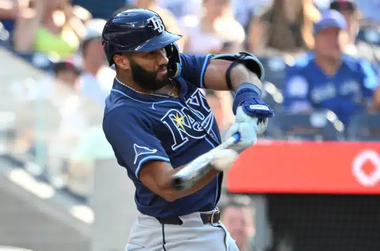 Ahmed Rosario re-signs with the New York Yankees