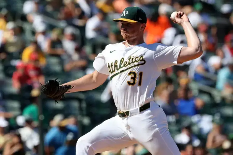 Sean Newcomb signs with the Chicago White Sox.