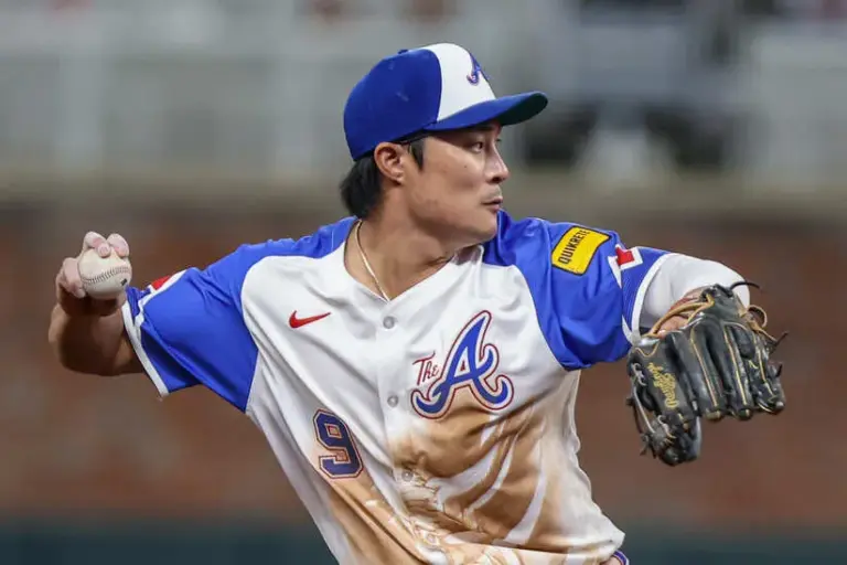 Ha-Seong Kim returns to the Atlanta Braves.