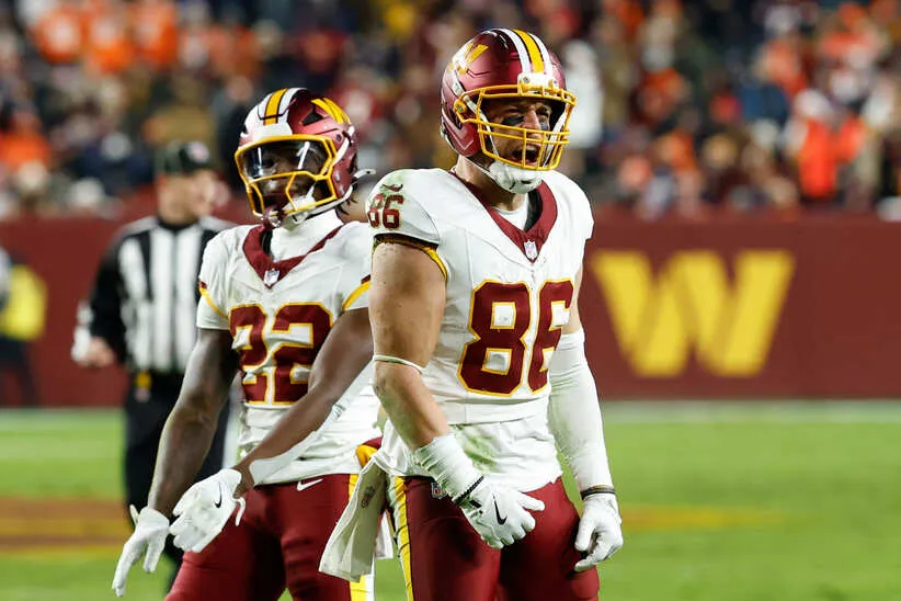 Zach Ertz suffers knee injury on Sunday.