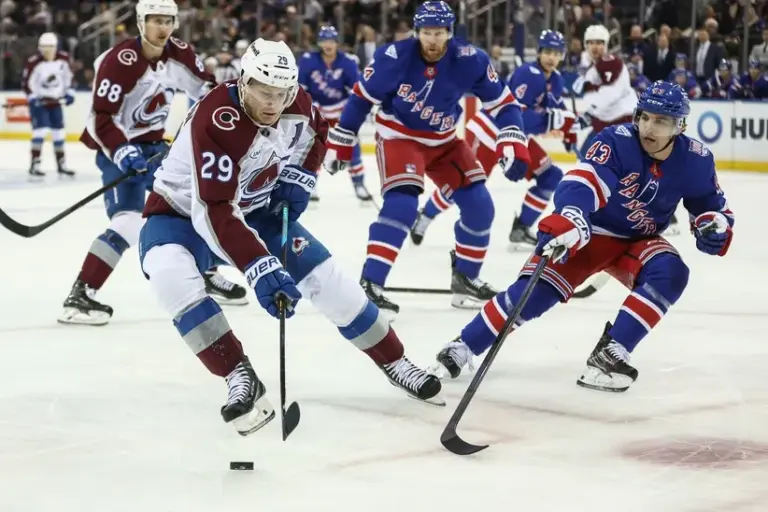 Colorado Avalanche visit New York Rangers.