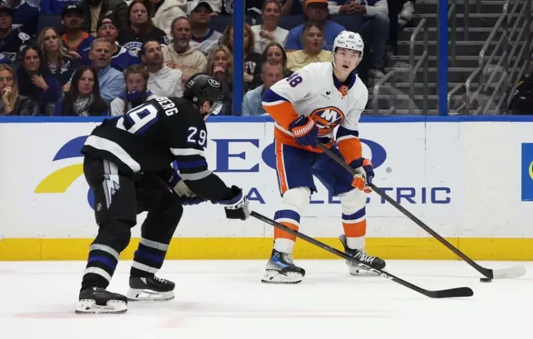 New York Islanders knock off Tampa Bay Lightning.