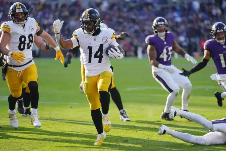Pittsburgh Steelers beat Baltimore Ravens.