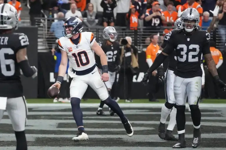 Denver Broncos beat Las Vegas Raiders.