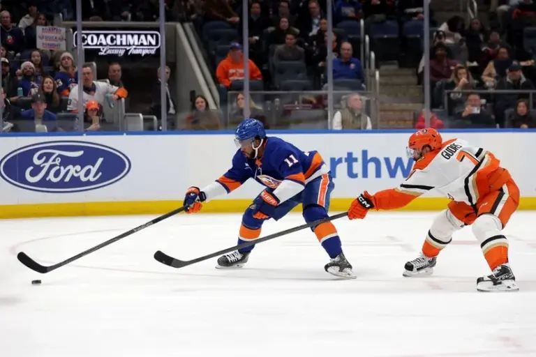 Islanders beat Ducks 5-2.