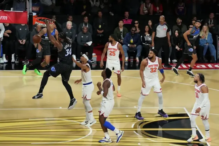 New York Knicks advance to NBA Cup title game.